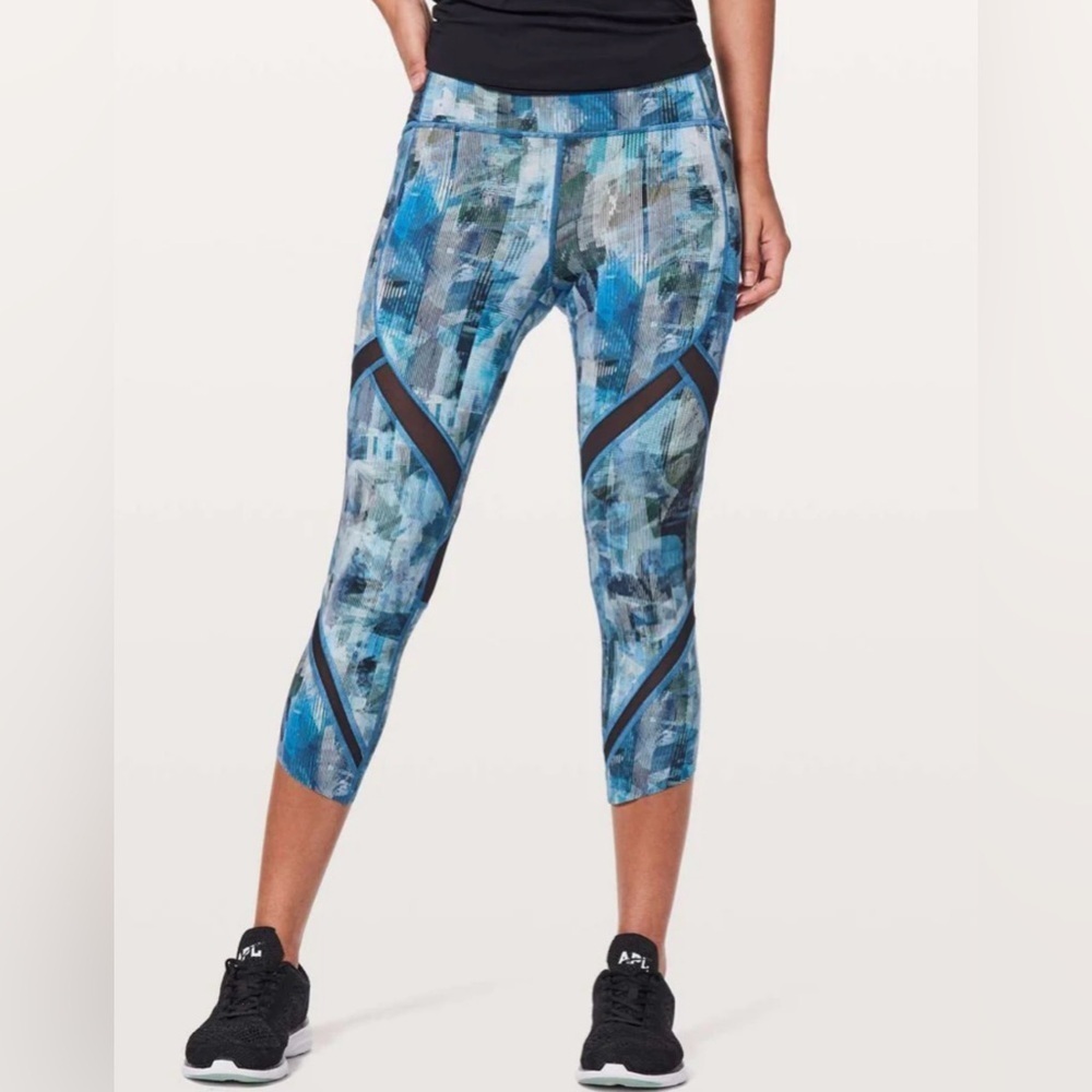 Womens Lululemon on pace crop 21” dazed multi blue size 6
